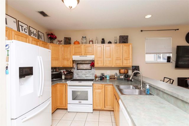 6212 MOOREFIELD LANE, Zephyrhills, FL 33542