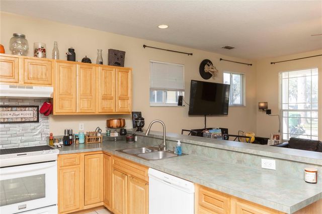 6212 MOOREFIELD LANE, Zephyrhills, FL 33542