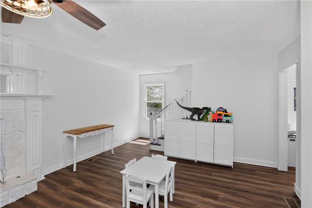 222 Valley Brook Drive, Woodstock, GA 30188