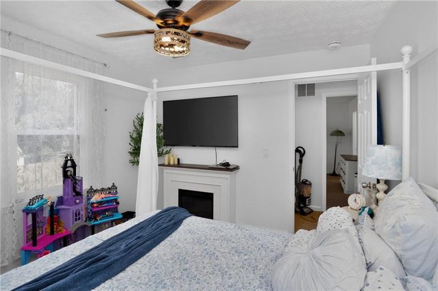 222 Valley Brook Drive, Woodstock, GA 30188
