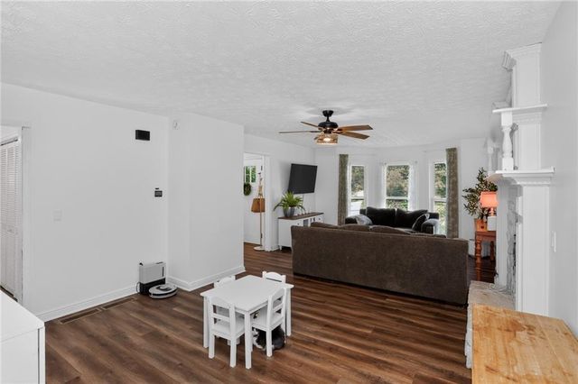 222 Valley Brook Drive, Woodstock, GA 30188