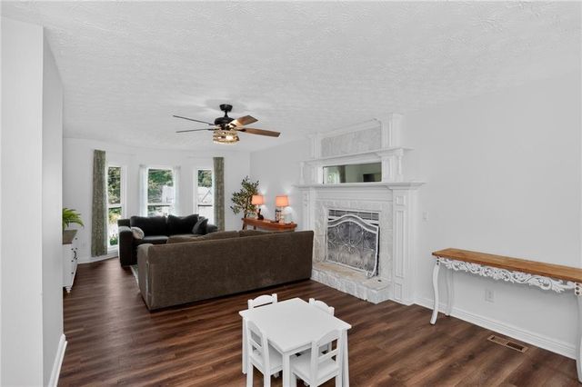 222 Valley Brook Drive, Woodstock, GA 30188