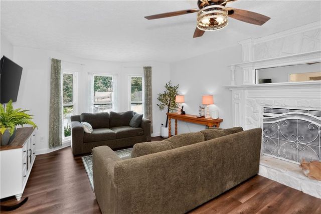 222 Valley Brook Drive, Woodstock, GA 30188