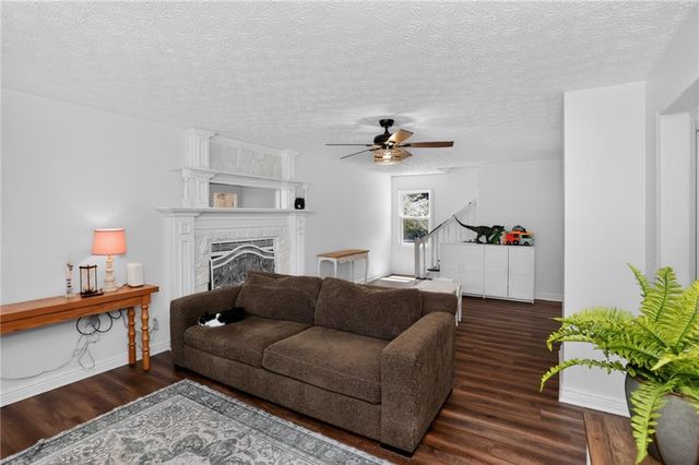 222 Valley Brook Drive, Woodstock, GA 30188