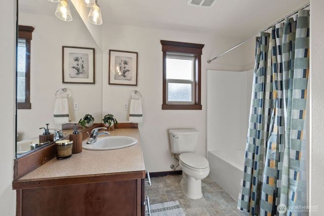 16710 W Lake Goodwin Road, Stanwood, WA 98292