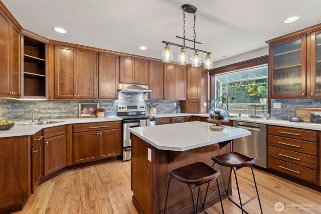 16710 W Lake Goodwin Road, Stanwood, WA 98292