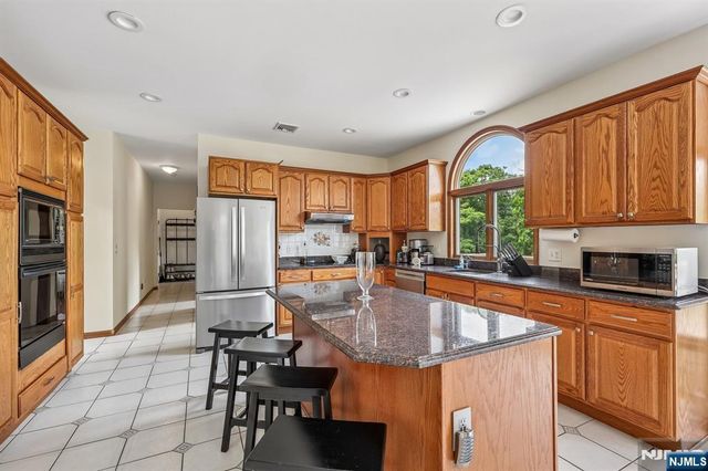 6 Comanche Trail, Vernon, NJ 07462