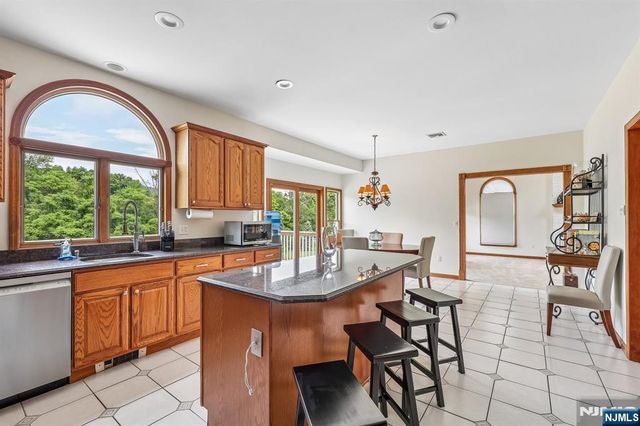 6 Comanche Trail, Vernon, NJ 07462