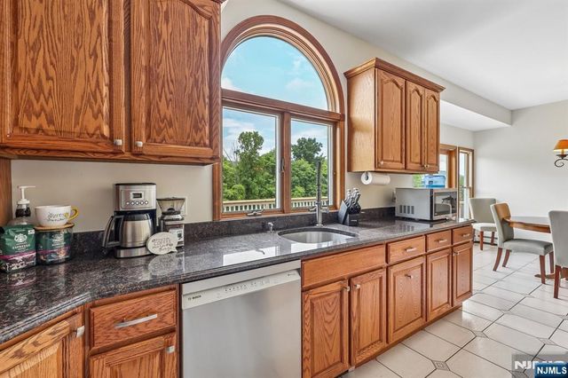 6 Comanche Trail, Vernon, NJ 07462