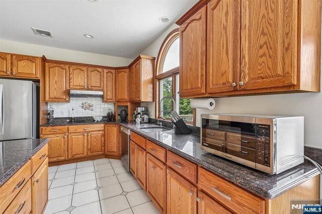 6 Comanche Trail, Vernon, NJ 07462