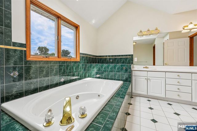 6 Comanche Trail, Vernon, NJ 07462