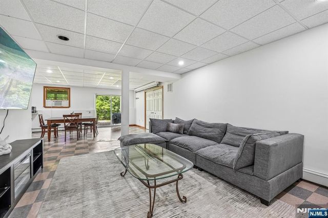 6 Comanche Trail, Vernon, NJ 07462