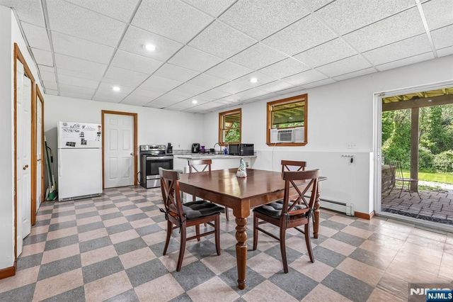 6 Comanche Trail, Vernon, NJ 07462