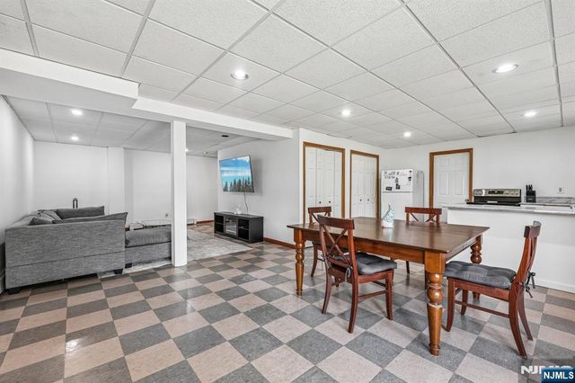 6 Comanche Trail, Vernon, NJ 07462
