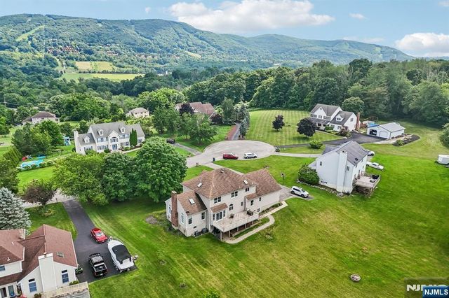 6 Comanche Trail, Vernon, NJ 07462