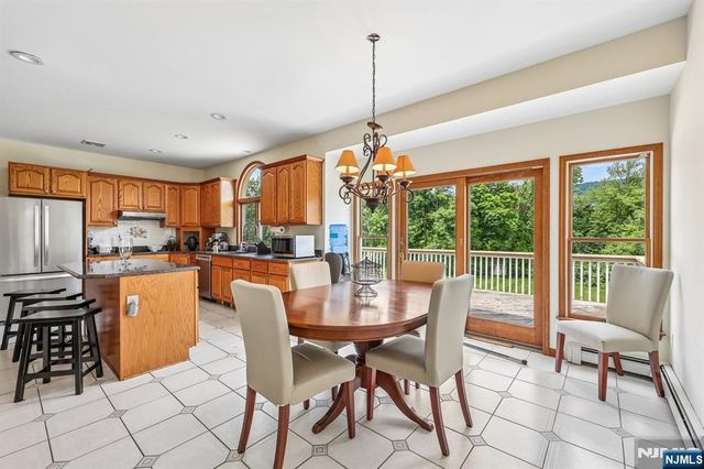 6 Comanche Trail, Vernon, NJ 07462