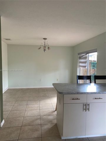 16204 SW 60th Ter, Miami, FL 33193