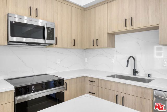 10826 Hesby Street, North Hollywood (los Angeles), CA 91601