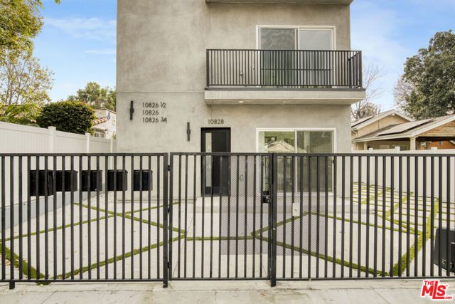 10826 Hesby Street, North Hollywood (los Angeles), CA 91601