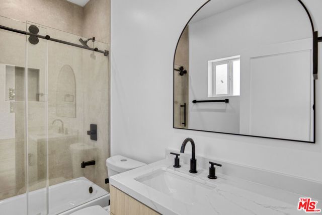 10826 Hesby Street, North Hollywood (los Angeles), CA 91601