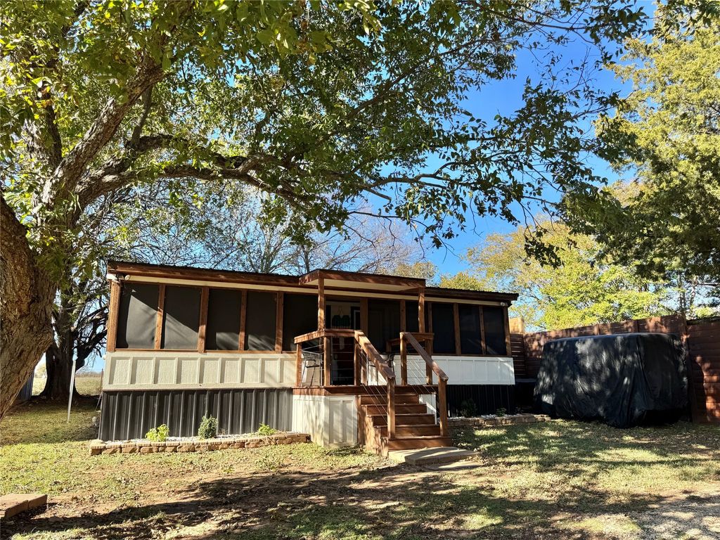 349 Northridge Drive, Gainesville, TX 76240