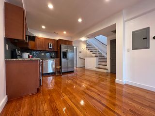 2 Mount Pleasant Pl 2, Boston, MA 02119