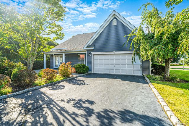 29 Golden Spruce Drive, Calverton, NY 11933