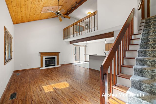 17511 Parkwood Drive D, Ferrysburg City, MI 49456