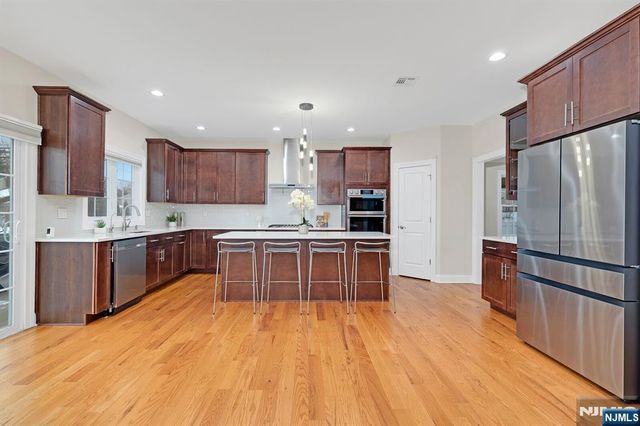 2 Maddie Court, Woodbridge, NJ 07067