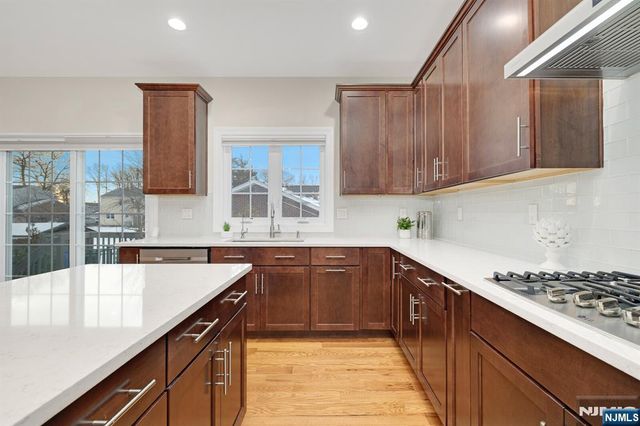 2 Maddie Court, Woodbridge, NJ 07067