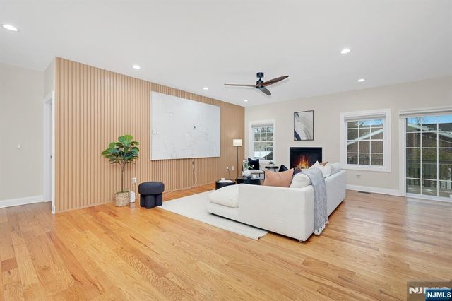 2 Maddie Court, Woodbridge, NJ 07067