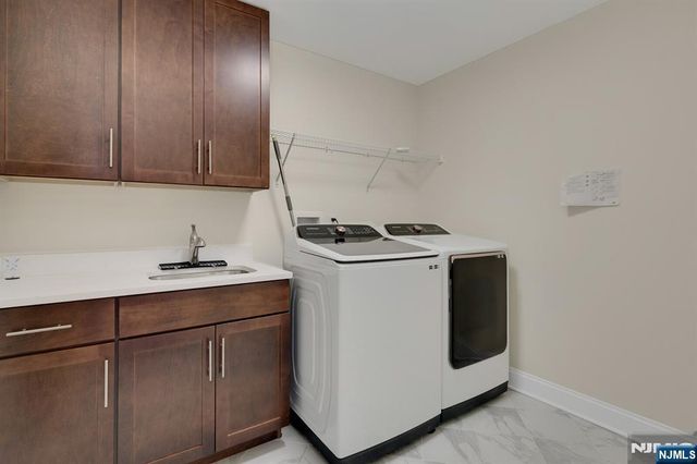 2 Maddie Court, Woodbridge, NJ 07067