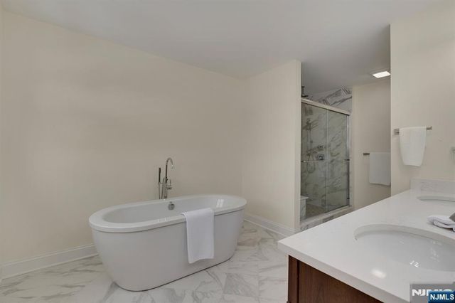 2 Maddie Court, Woodbridge, NJ 07067