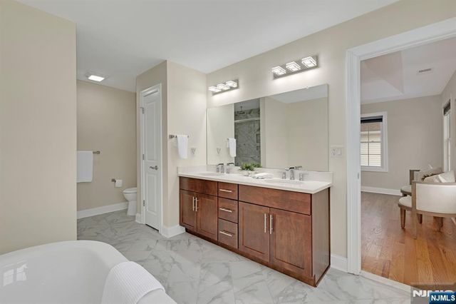 2 Maddie Court, Woodbridge, NJ 07067