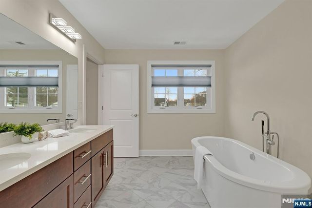 2 Maddie Court, Woodbridge, NJ 07067