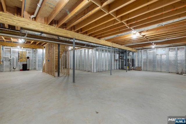 2 Maddie Court, Woodbridge, NJ 07067