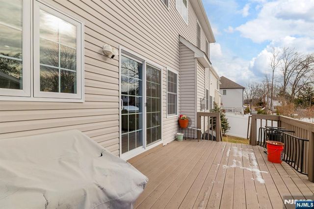 2 Maddie Court, Woodbridge, NJ 07067