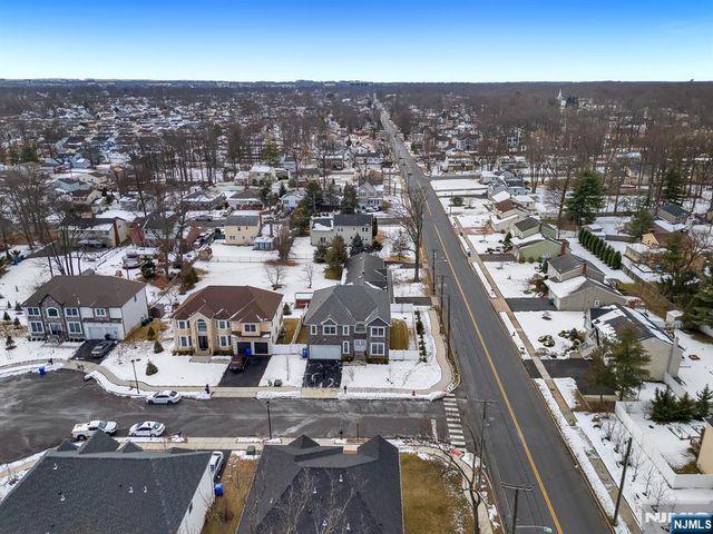 2 Maddie Court, Woodbridge, NJ 07067