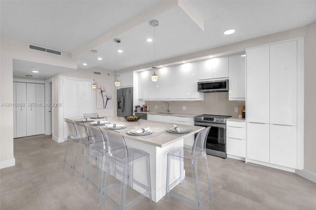 20191 E Country Club Dr 601, Aventura, FL 33180