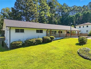 107 Douglas SE Drive, Mableton, GA 30126