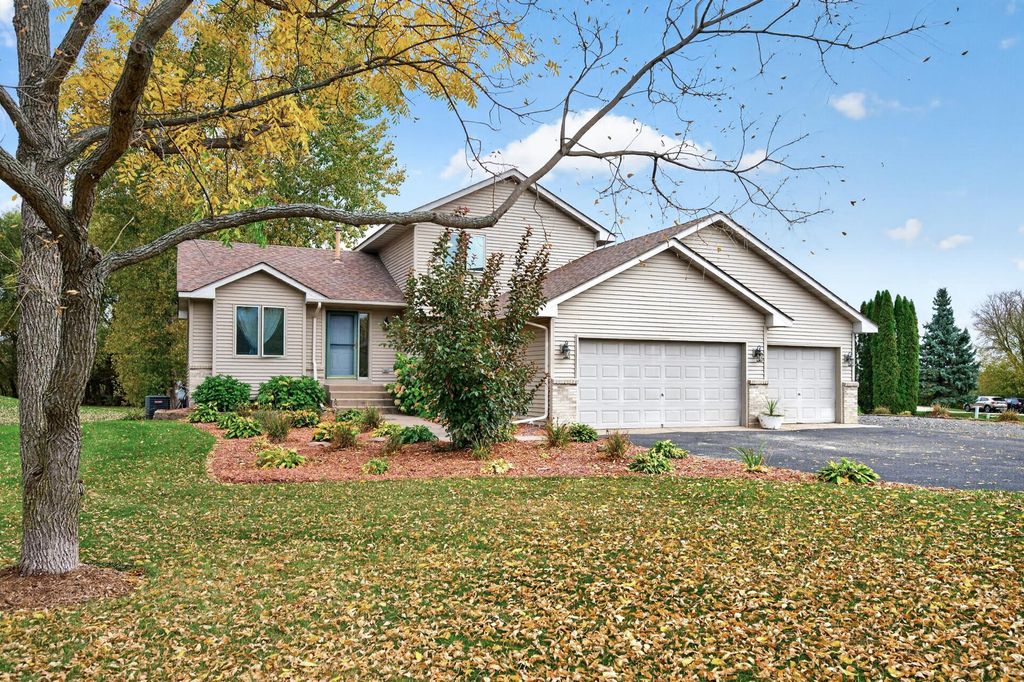 13640 Nester Court, Lindstrom, MN 55045 — exterior