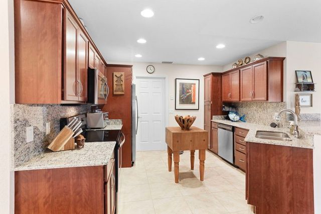 32 Ipanema Way, Fort Pierce, FL 34951