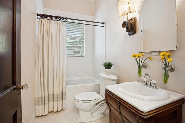 704 SE 8th Street, Fort Lauderdale, FL 33316