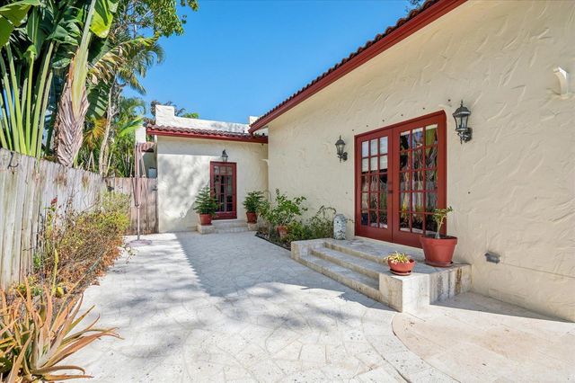 704 SE 8th Street, Fort Lauderdale, FL 33316