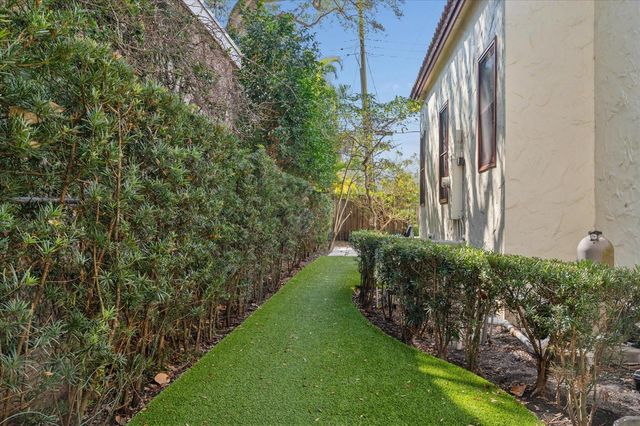 704 SE 8th Street, Fort Lauderdale, FL 33316