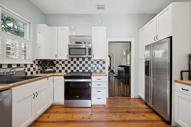 704 SE 8th Street, Fort Lauderdale, FL 33316