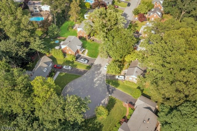 33 Ravine Dr West, Hawthorne Boro, NJ 07506
