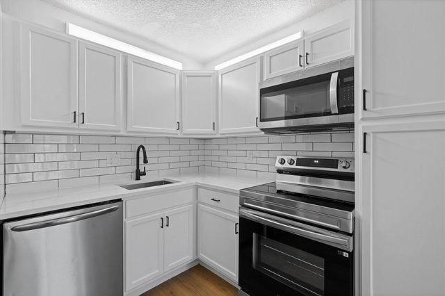 1113 Green Pine Boulevard C2, West Palm Beach, FL 33409