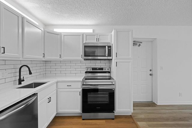 1113 Green Pine Boulevard C2, West Palm Beach, FL 33409