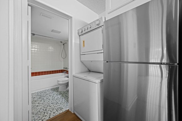 1113 Green Pine Boulevard C2, West Palm Beach, FL 33409